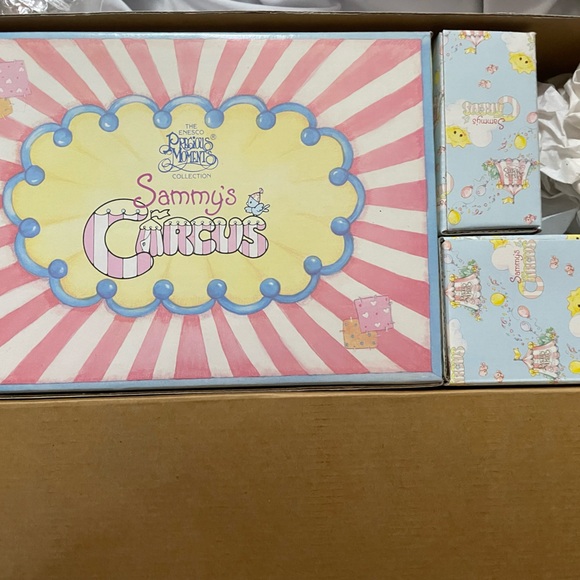 New in Box! Vintage 1993 PRECIOUS MOMENTS SAMMY'S
CIRCUS TENT Nightlight Set - Picture 2 of 11